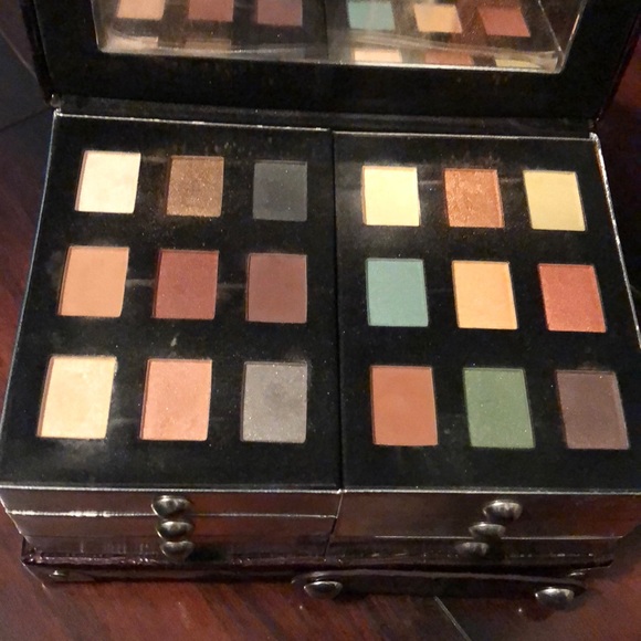 Lorac makeup kit gently used - Picture 1 of 4